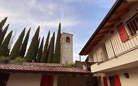 La Volpe Rossa Rooms And Apartments